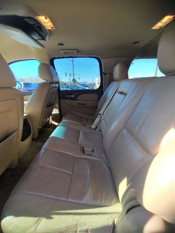 Chevrolet Suburban 2014 Black