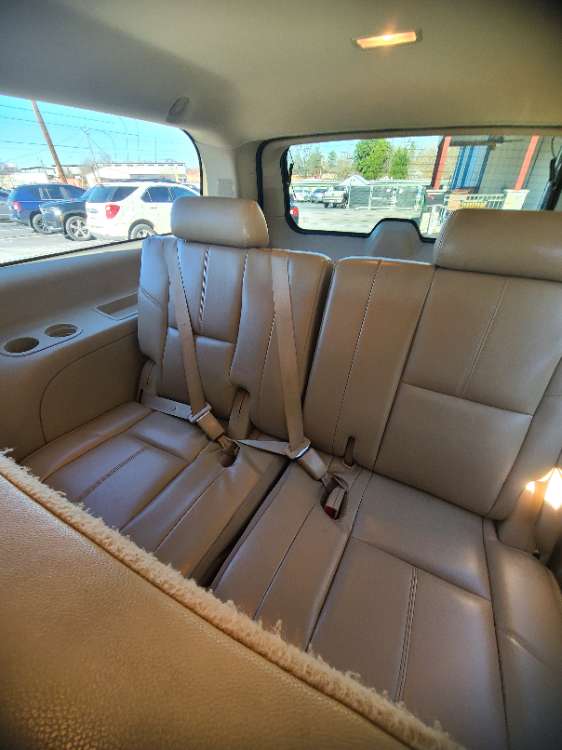 Chevrolet Suburban 2014 Black