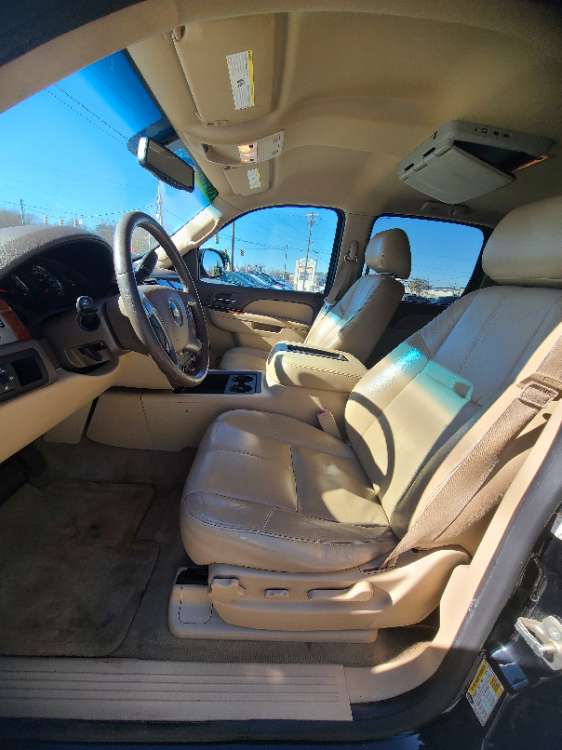 Chevrolet Suburban 2014 Black