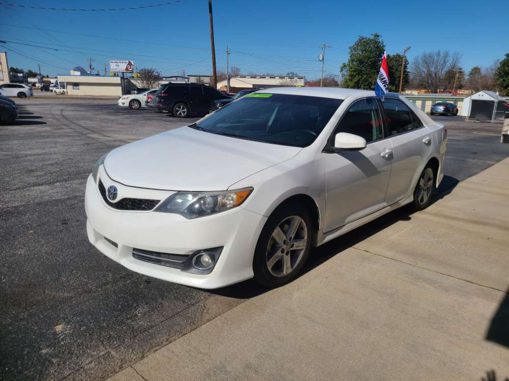 Toyota Camry 2017 White