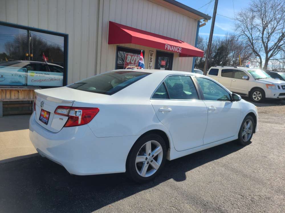 Toyota Camry 2017 White